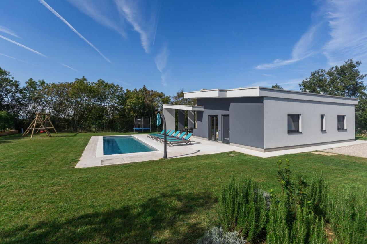 Villa Mariva Zminj Exterior photo
